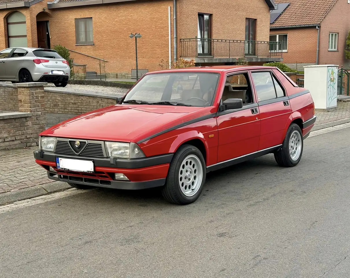 Alfa Romeo 75 2.0 carbu, foto 3