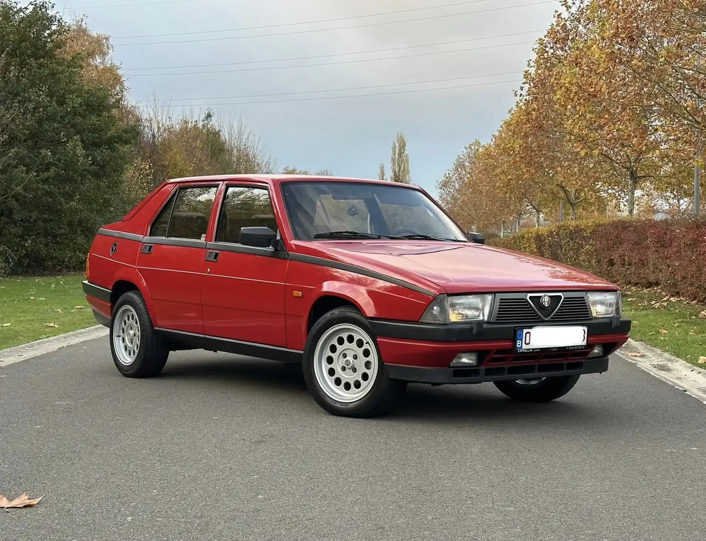 Alfa Romeo 75 2.0 carbu Rot - 1