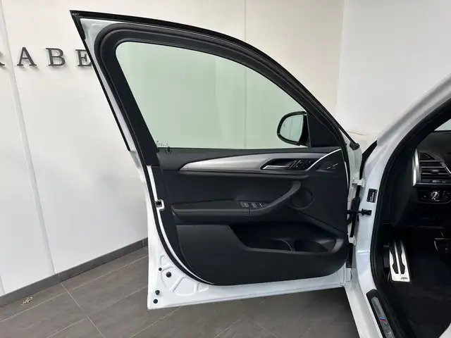 BMW X3 view 6