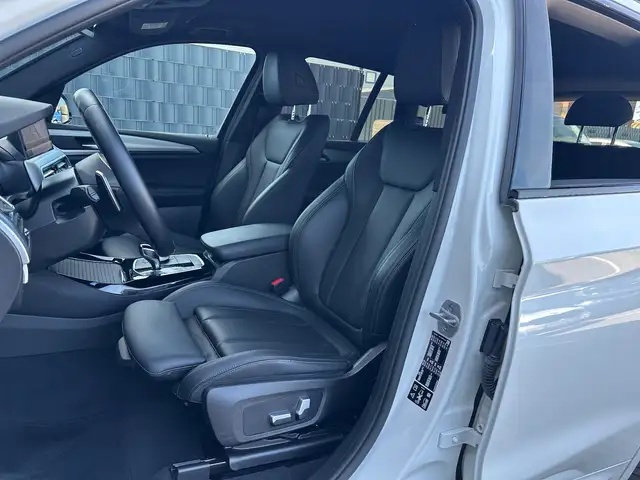 BMW X3 view 12