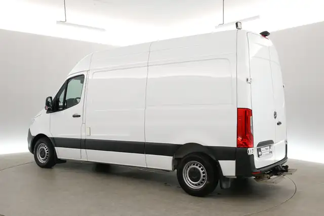 Mercedes-Benz Sprinter view 4