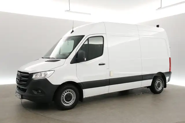 Mercedes-Benz Sprinter view 8