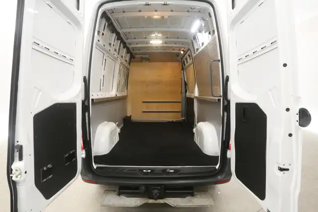 Mercedes-Benz Sprinter view 3