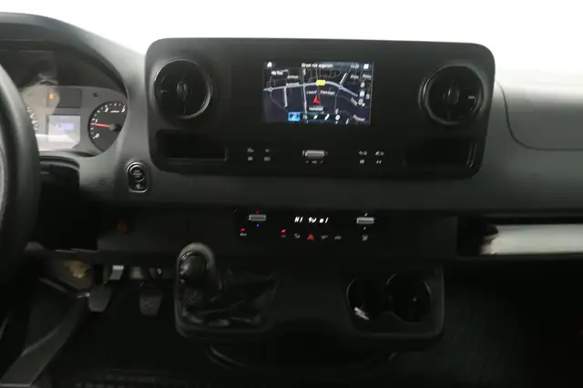 Mercedes-Benz Sprinter view 11