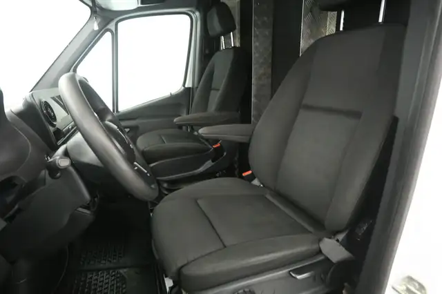 Mercedes-Benz Sprinter view 9