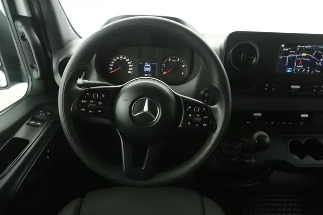 Mercedes-Benz Sprinter view 2