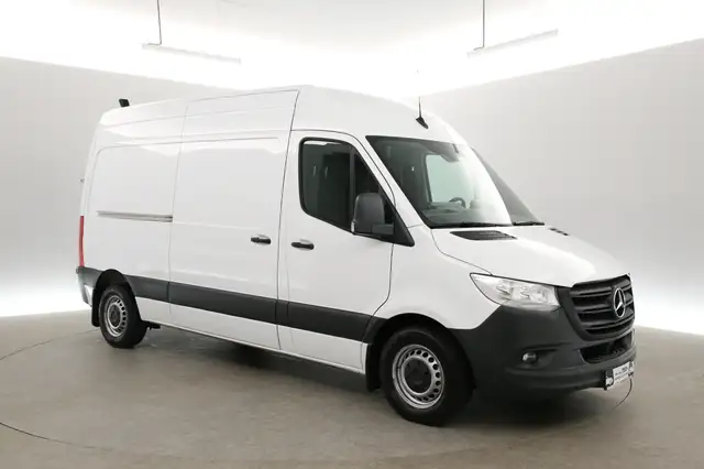 Mercedes-Benz Sprinter view 6