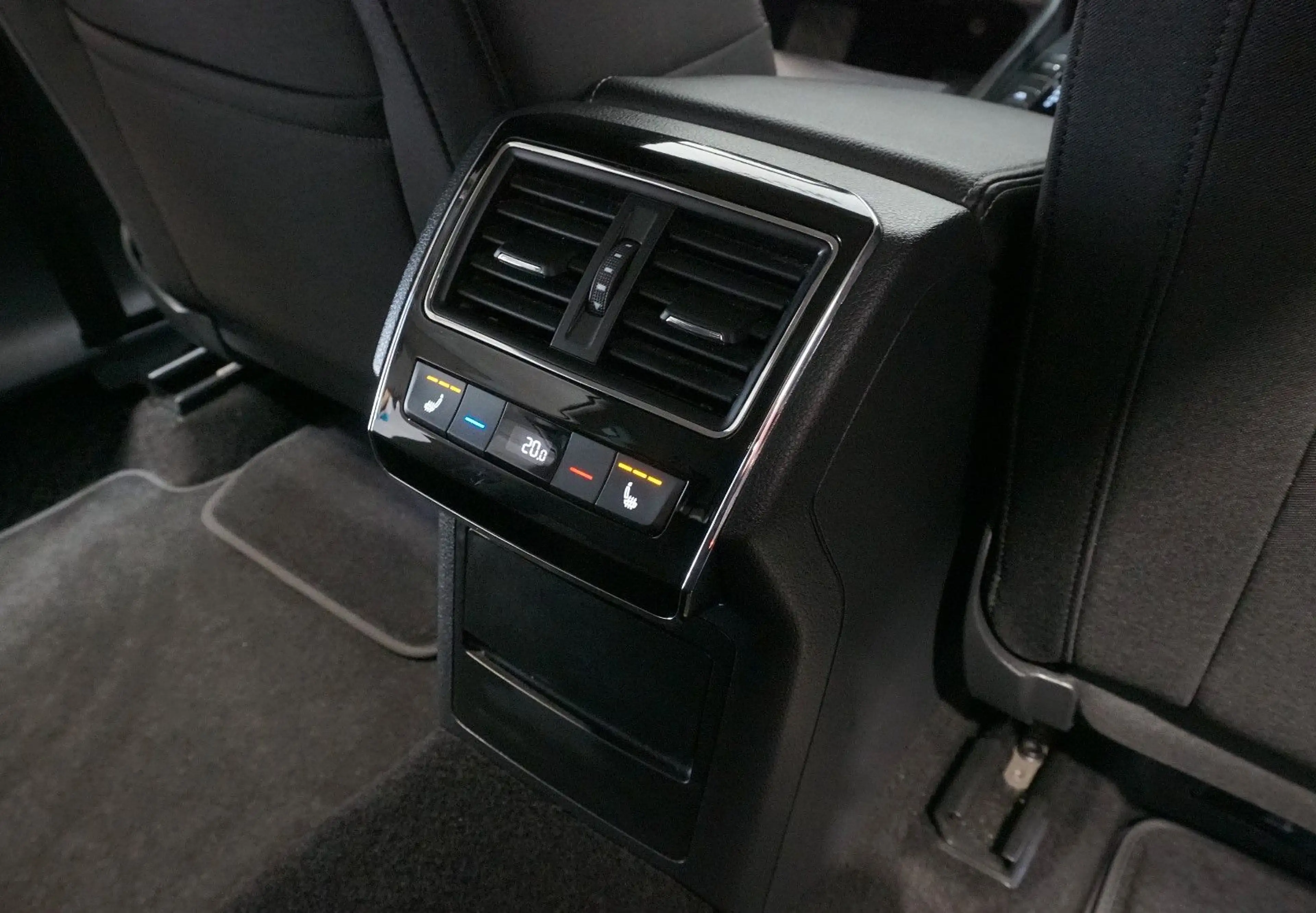 Skoda Superb Combi Style 2.0 TDI*ACC*STDHZ*AHK*RFK* — photo 14