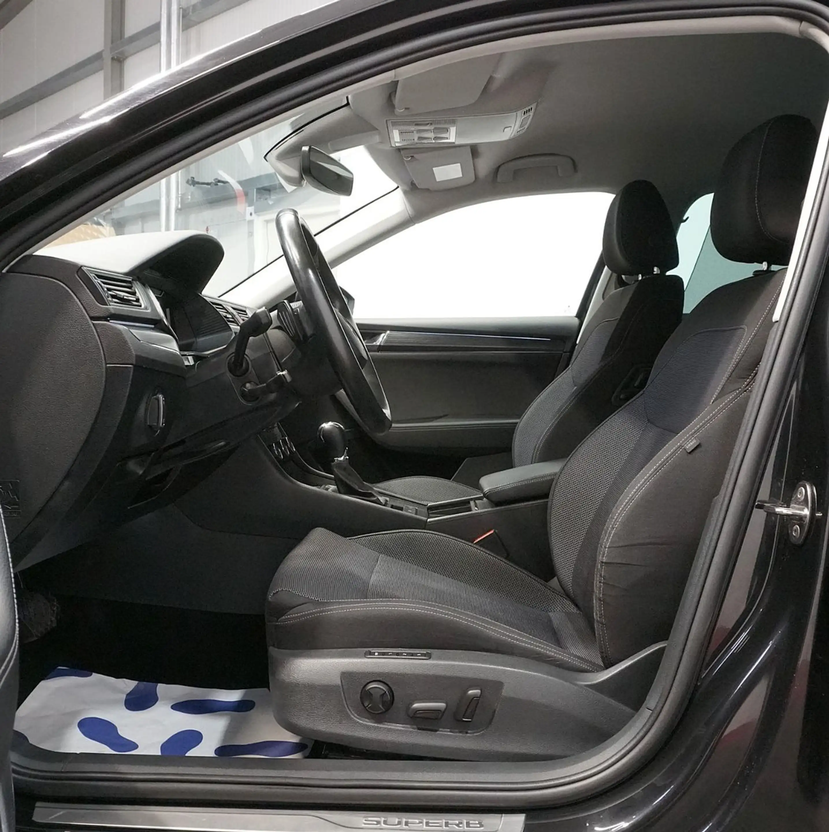 Skoda Superb Combi Style 2.0 TDI*ACC*STDHZ*AHK*RFK* — photo 11