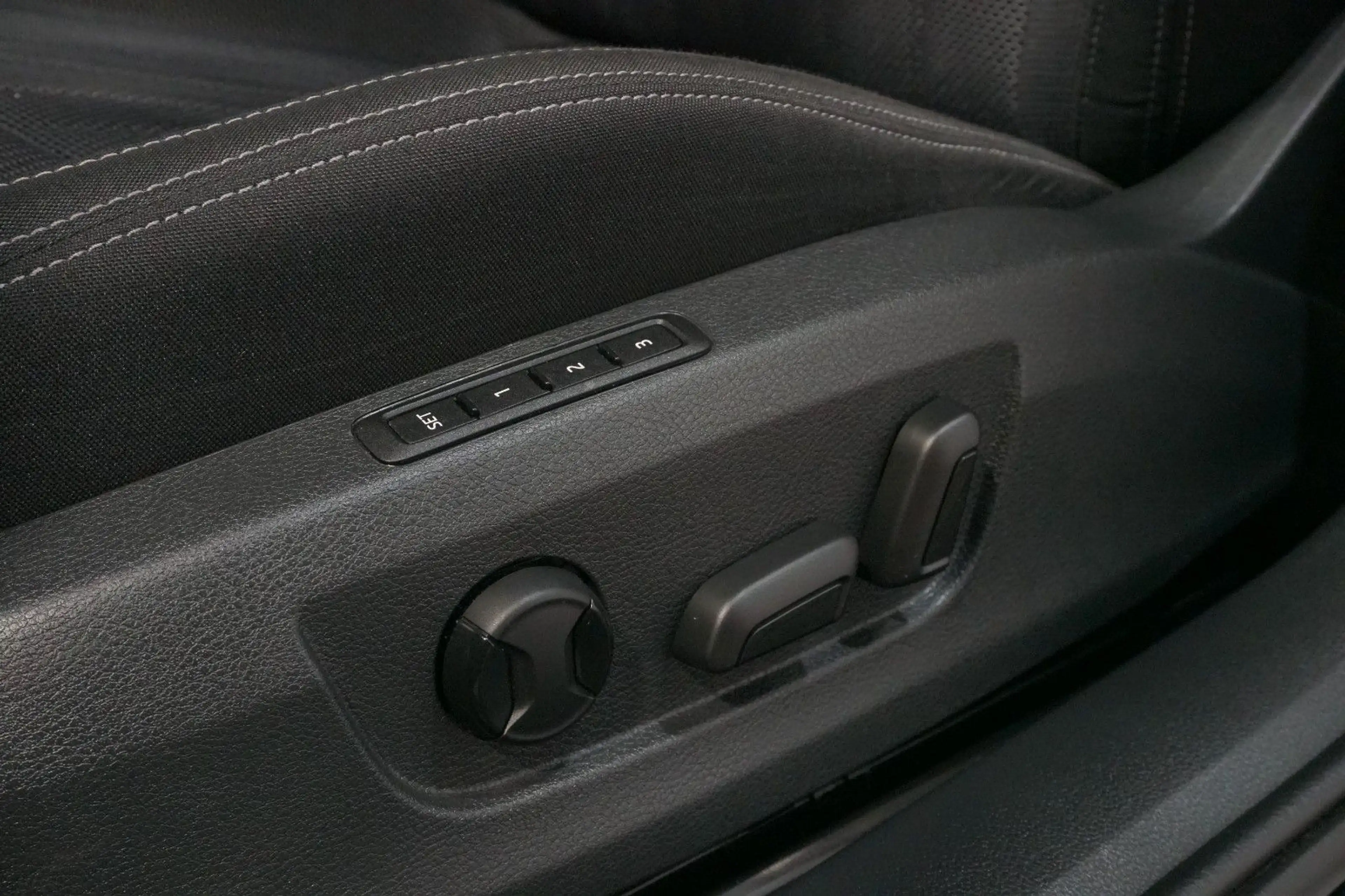 Skoda Superb Combi Style 2.0 TDI*ACC*STDHZ*AHK*RFK* — photo 9