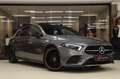 Mercedes-Benz A 250 AMG Edition 1 /PANO/SFEER/CAM/LANE ASSIST/BOMVOL! Grijs - thumbnail 3