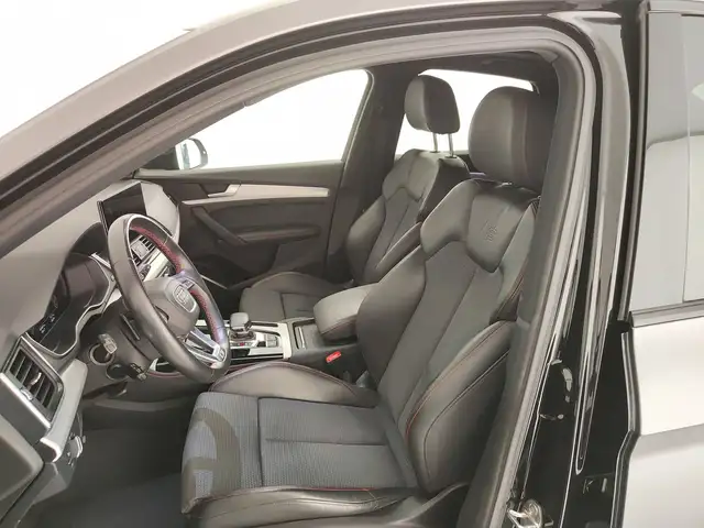 Audi Q5 view 9