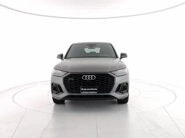 Audi Q5 view 8