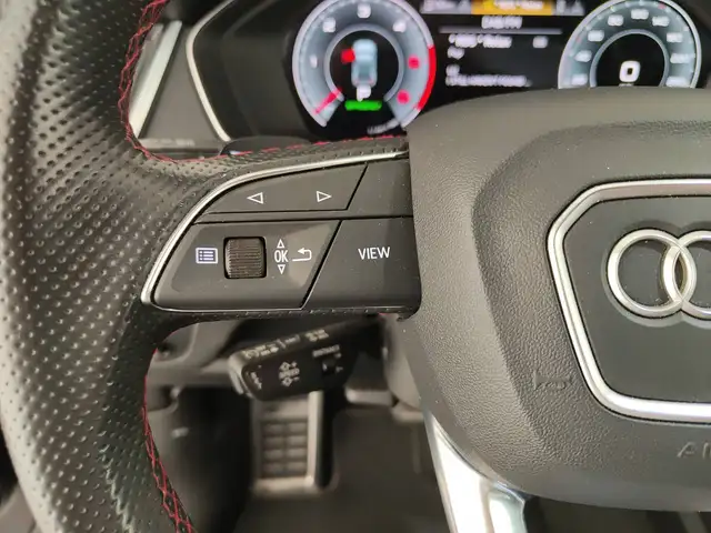 Audi Q5 view 14