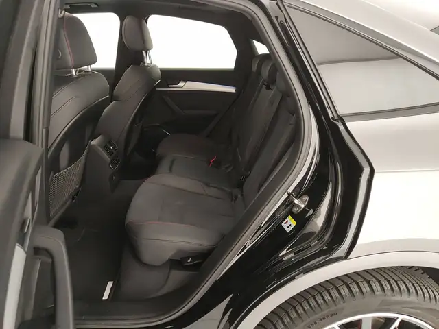 Audi Q5 view 10