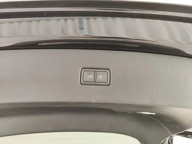 Audi Q5 view 11