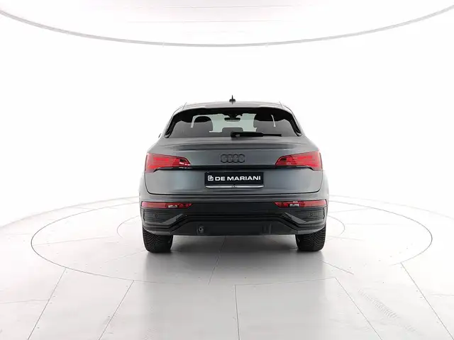 Audi Q5 view 4