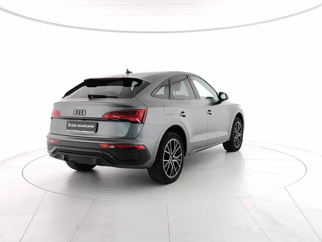Audi Q5 view 5