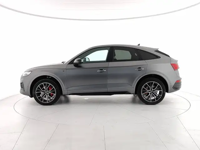 Audi Q5 view 2