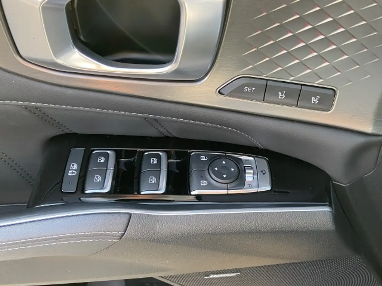 Kia Sorento 1.6 T-GDI PHEV AWD Platinum — photo 9