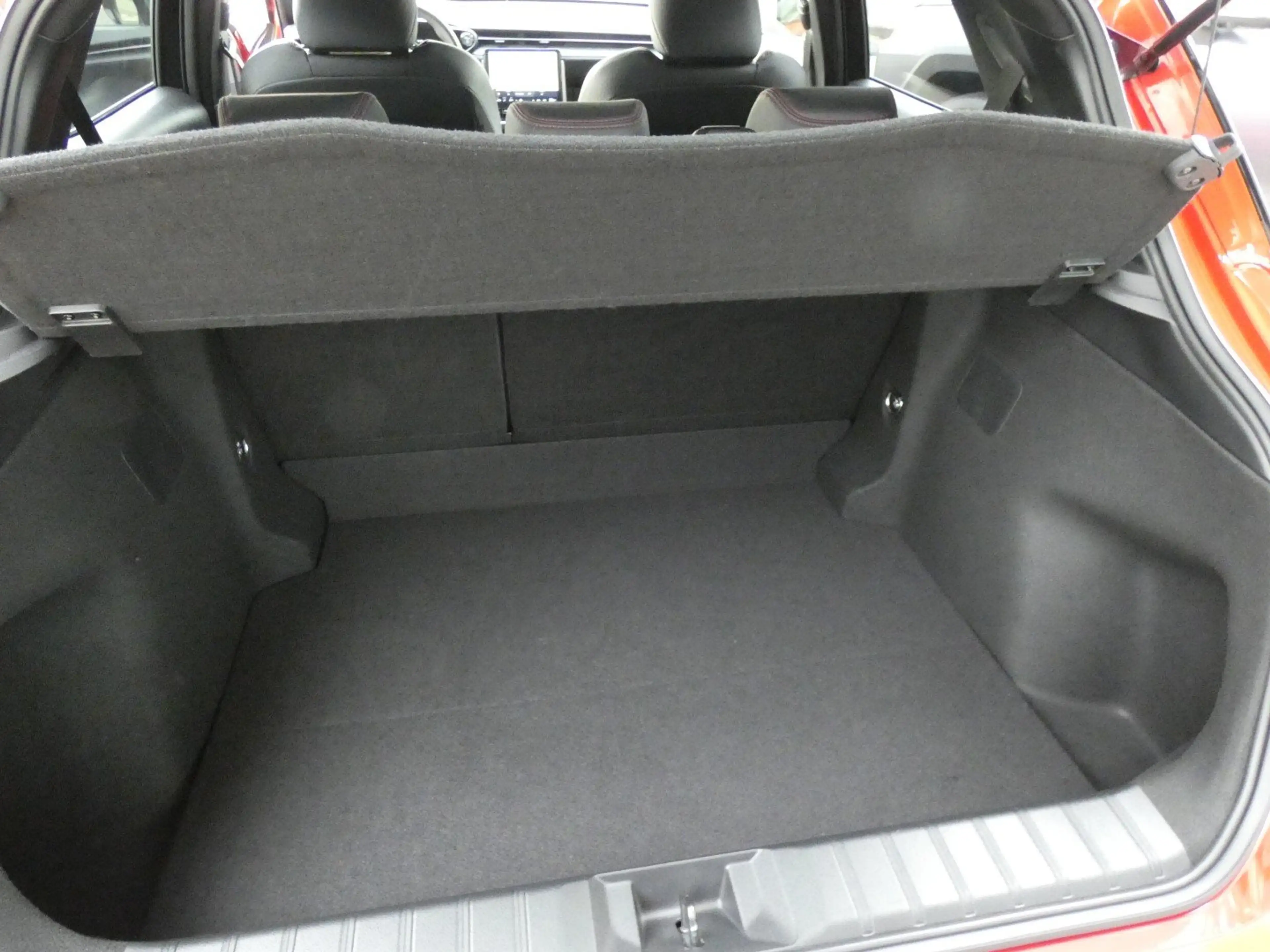 Lexus LBX Hybrid Emotion *LEDER* +Stuurwiel&Zetelverwarming — photo 13