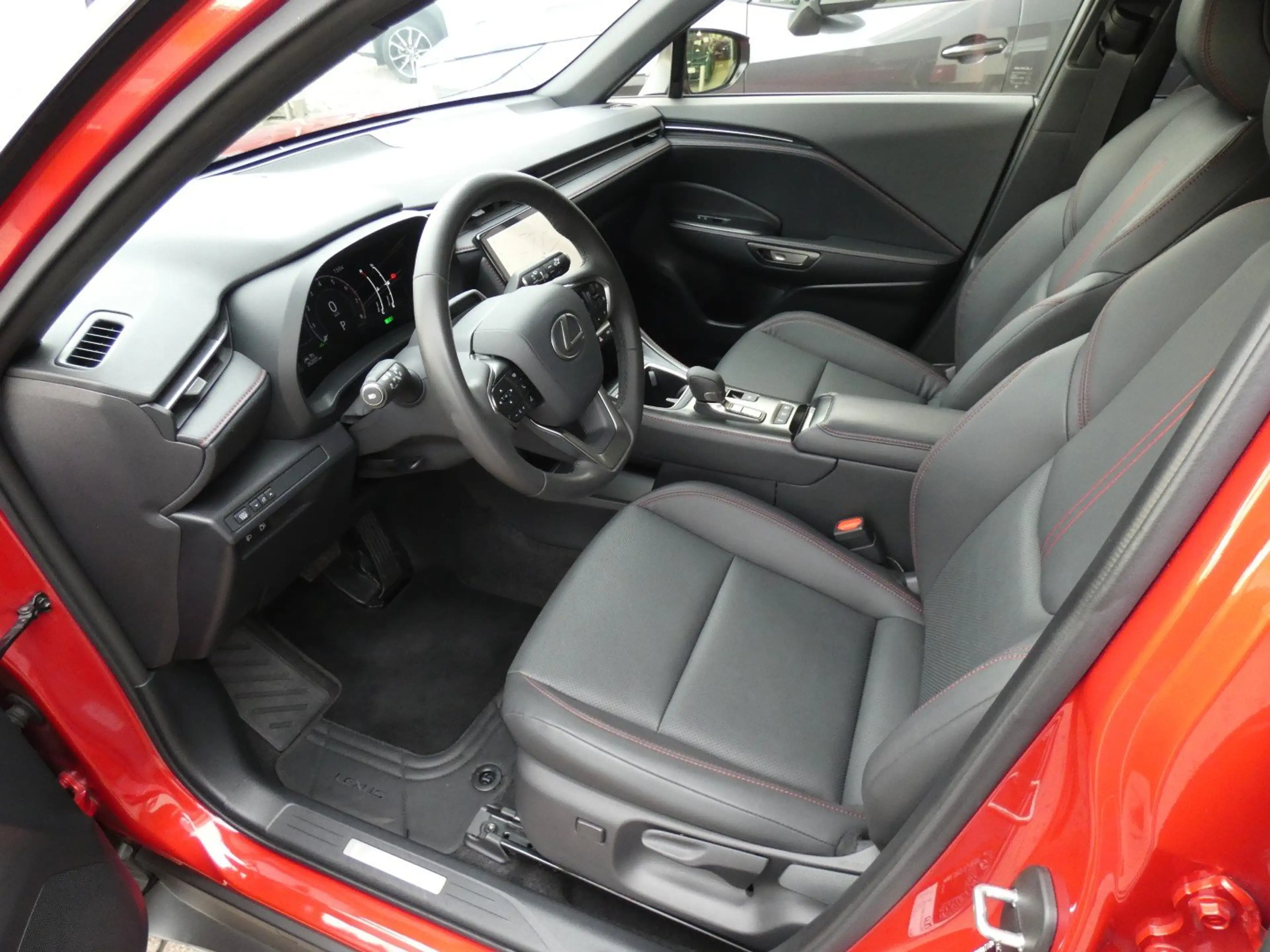Lexus LBX Hybrid Emotion *LEDER* +Stuurwiel&Zetelverwarming — photo 8