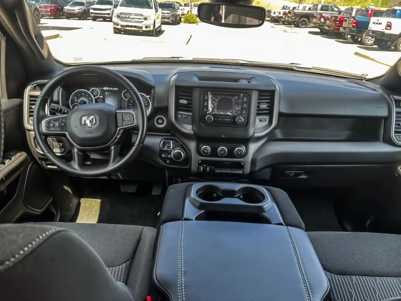 RAM 1500 снимка RAM 1500