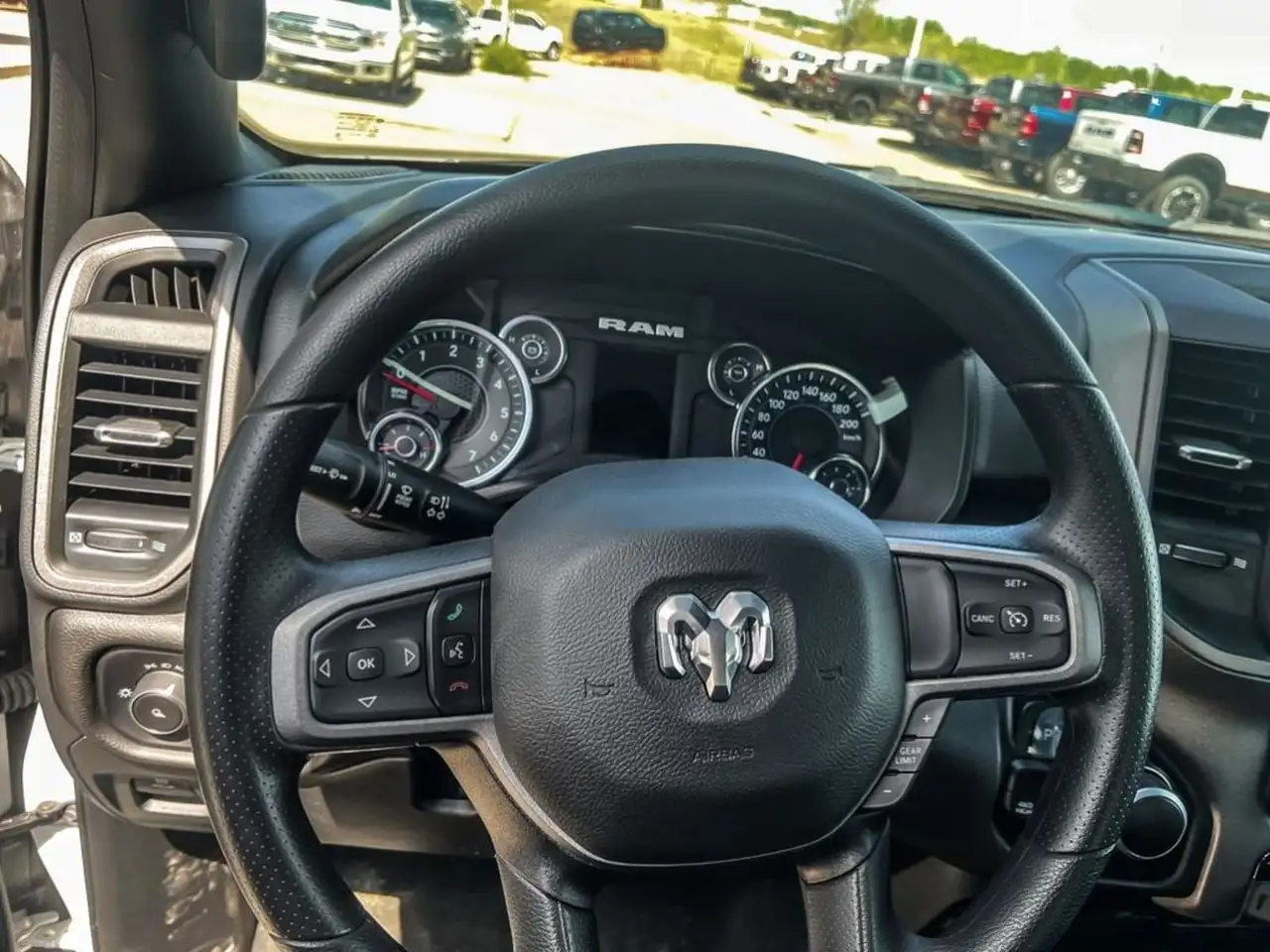 RAM 1500 снимка RAM 1500