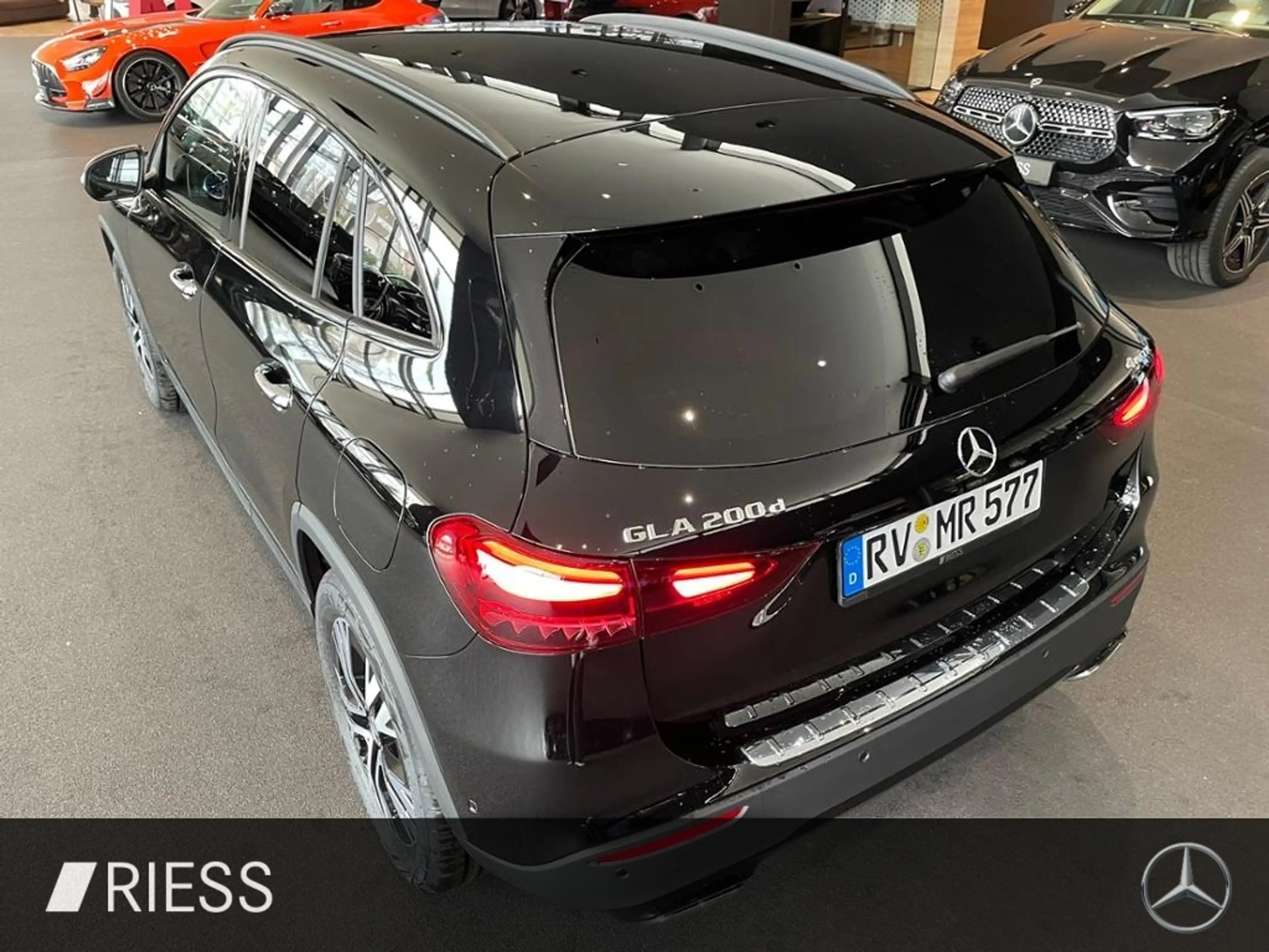 Mercedes-Benz GLA 200 d 4M AMG+AHK+DISTRONIC+MULTIBEAM+KEYLESS — photo 7