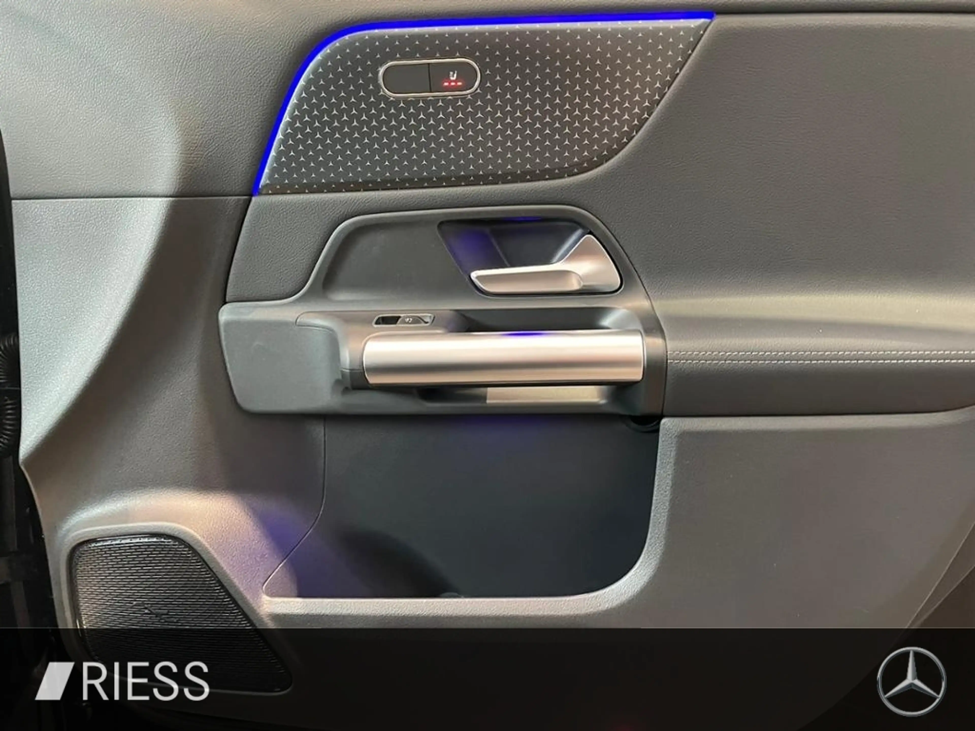 Mercedes-Benz GLA 200 d 4M AMG+AHK+DISTRONIC+MULTIBEAM+KEYLESS — photo 13
