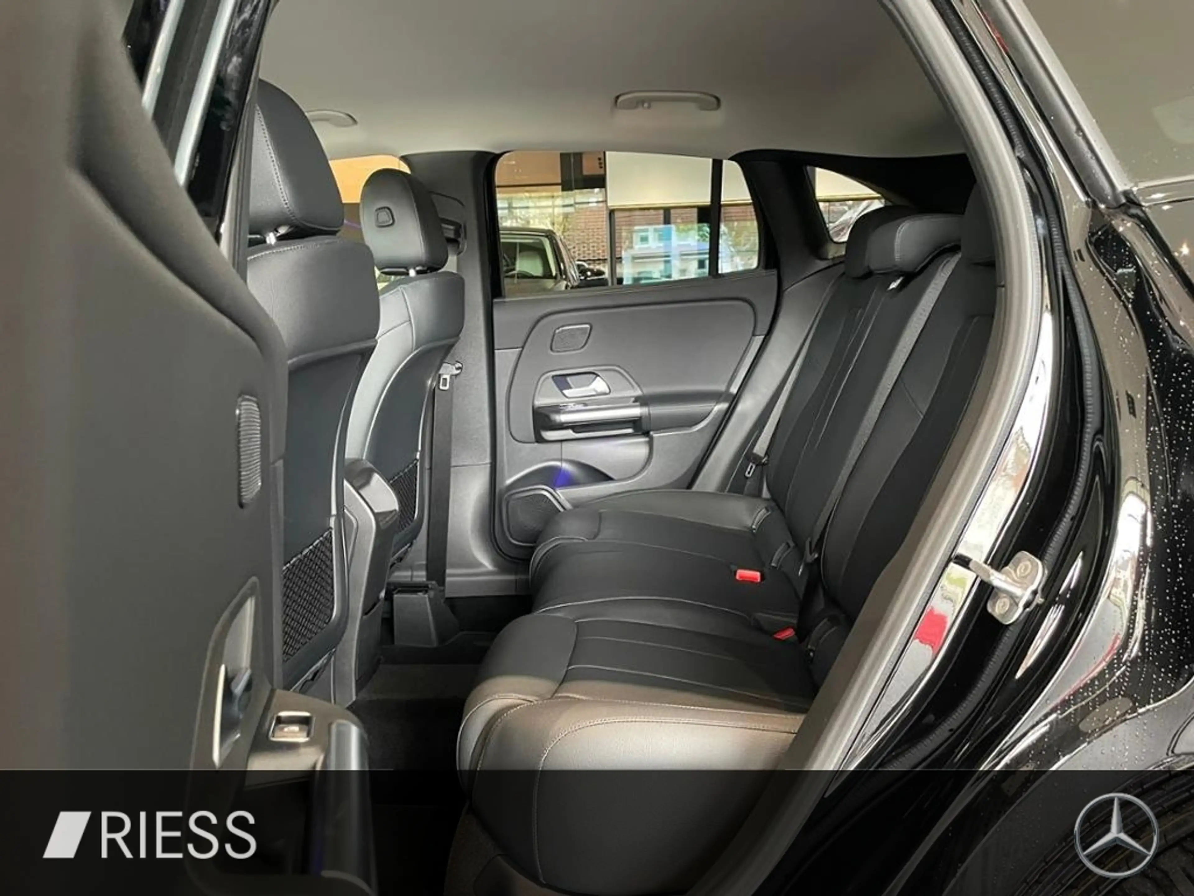 Mercedes-Benz GLA 200 d 4M AMG+AHK+DISTRONIC+MULTIBEAM+KEYLESS — photo 5