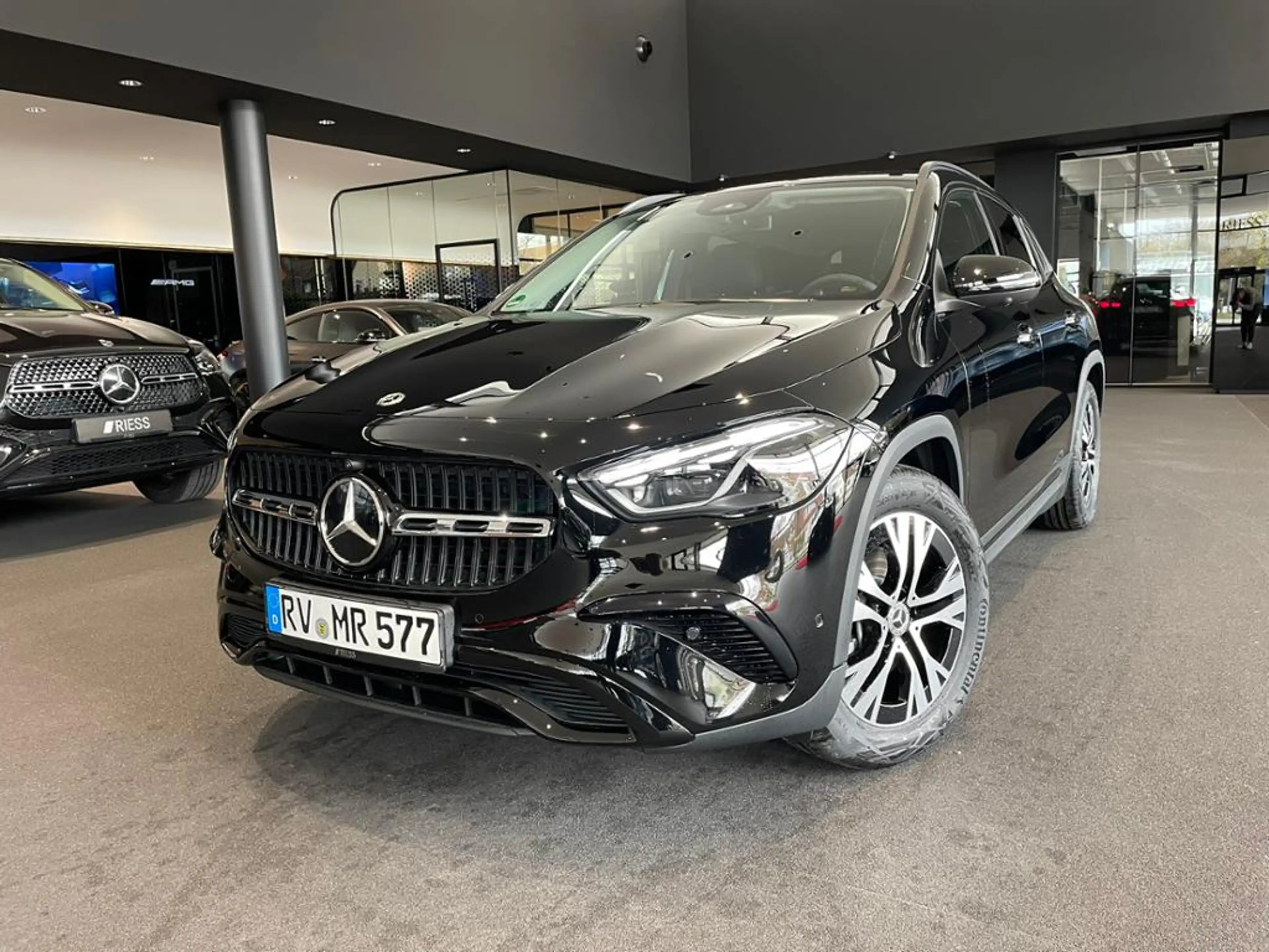 Mercedes-Benz GLA 200 d 4M AMG+AHK+DISTRONIC+MULTIBEAM+KEYLESS — photo 2