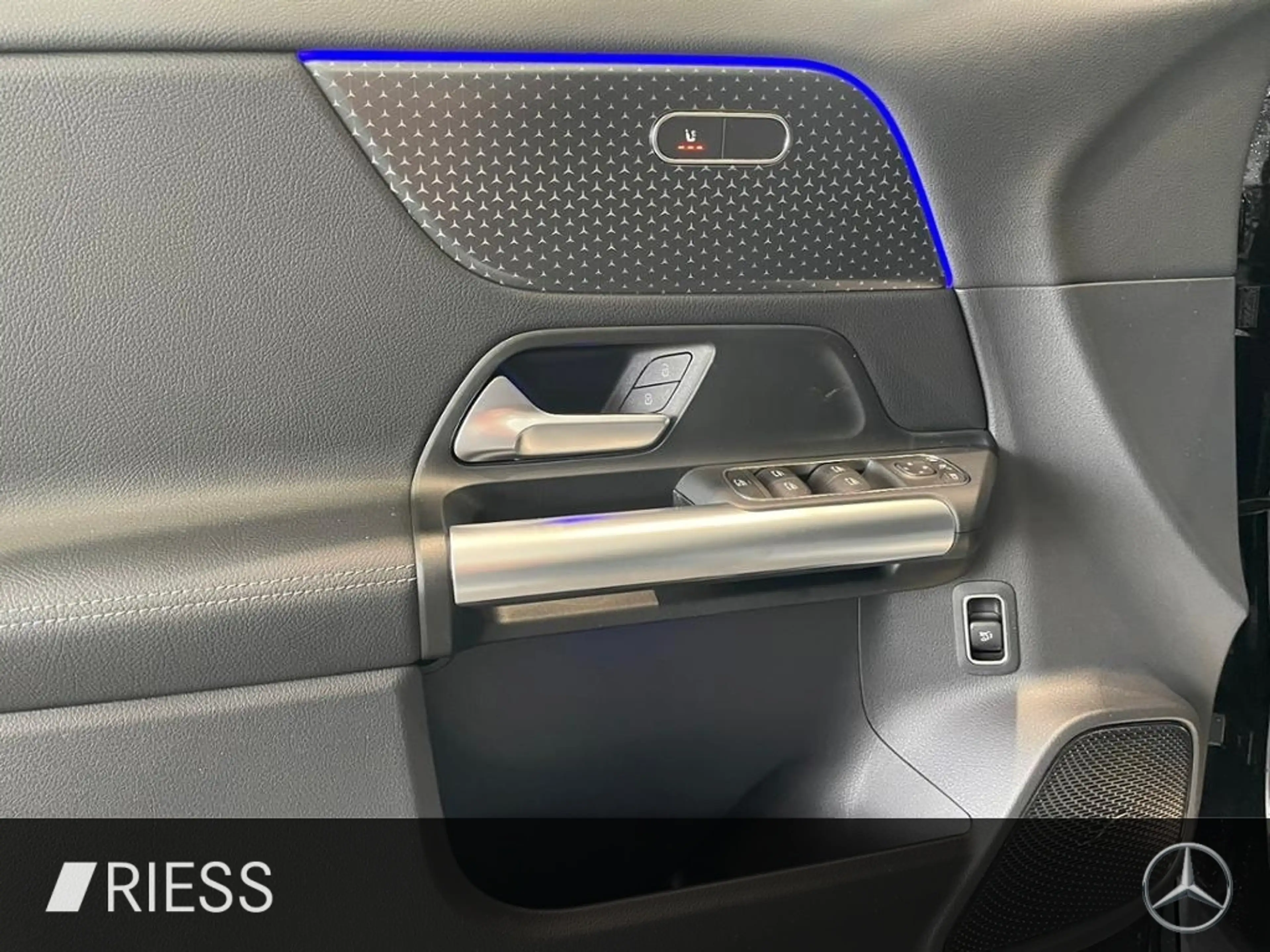 Mercedes-Benz GLA 200 d 4M AMG+AHK+DISTRONIC+MULTIBEAM+KEYLESS — photo 4