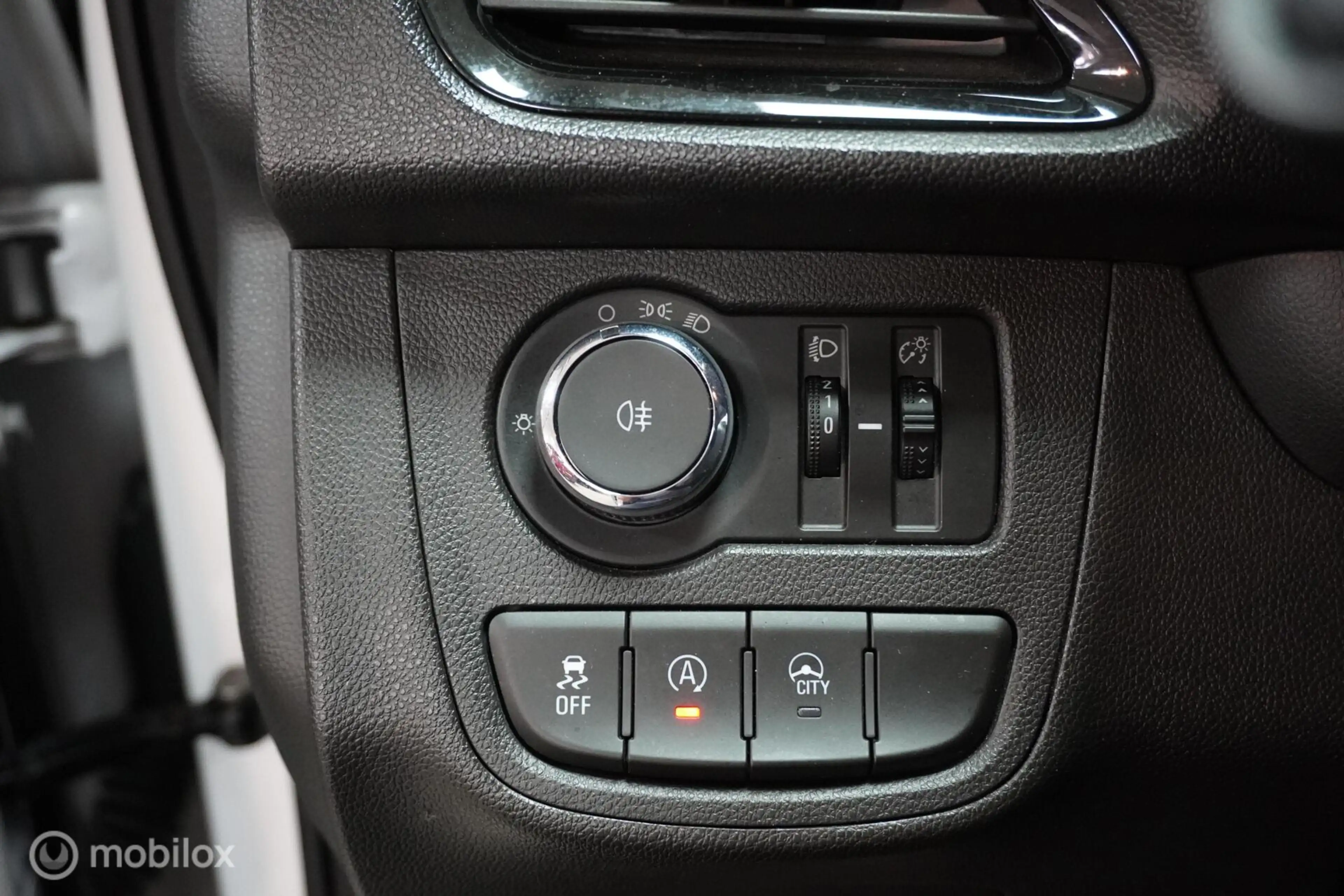 Opel Karl 1.0 ecoFLEX Enjoy — photo 21
