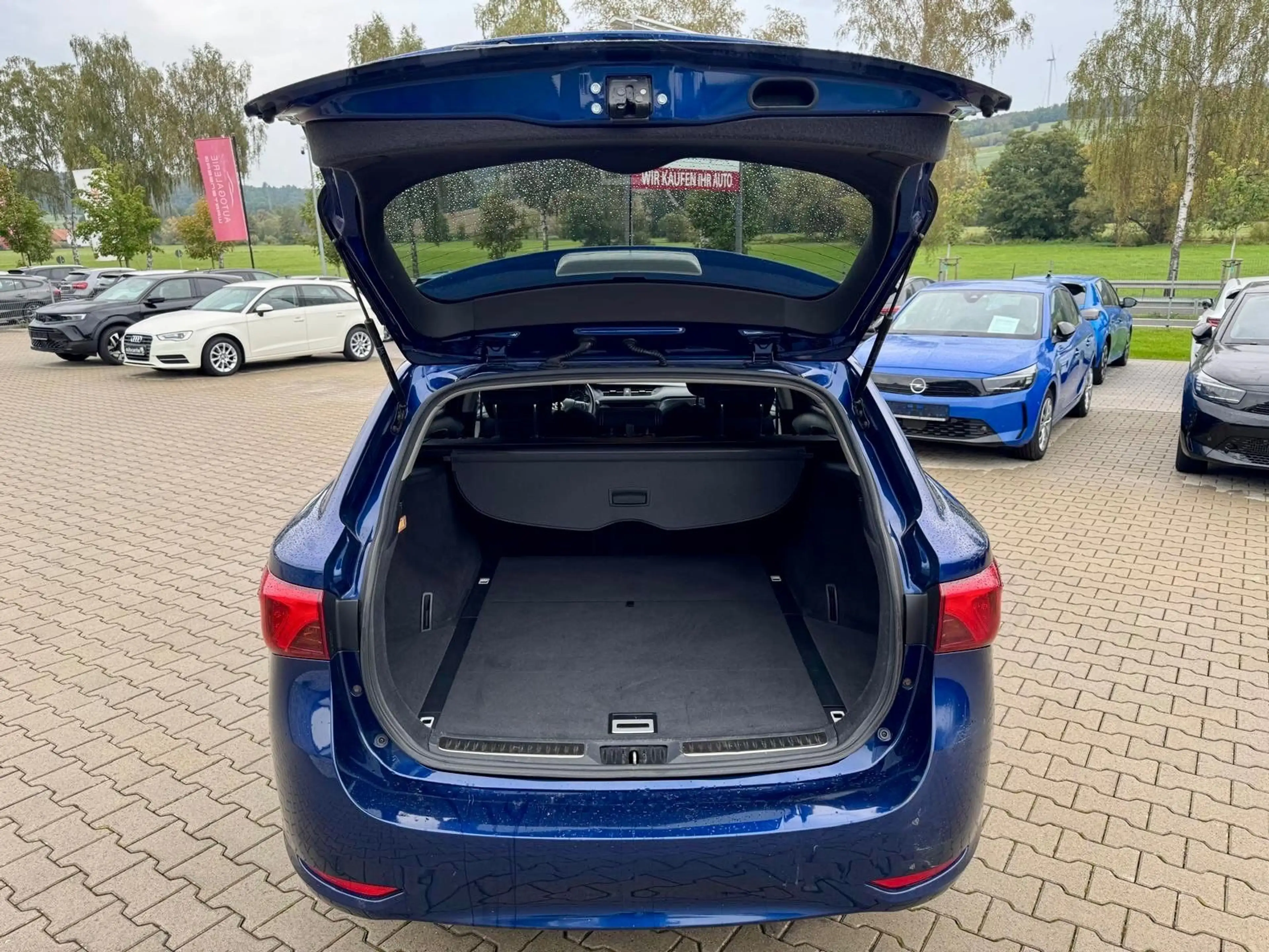 Toyota Avensis Touring Sports Edition-S°Kamera°Navi° — photo 9