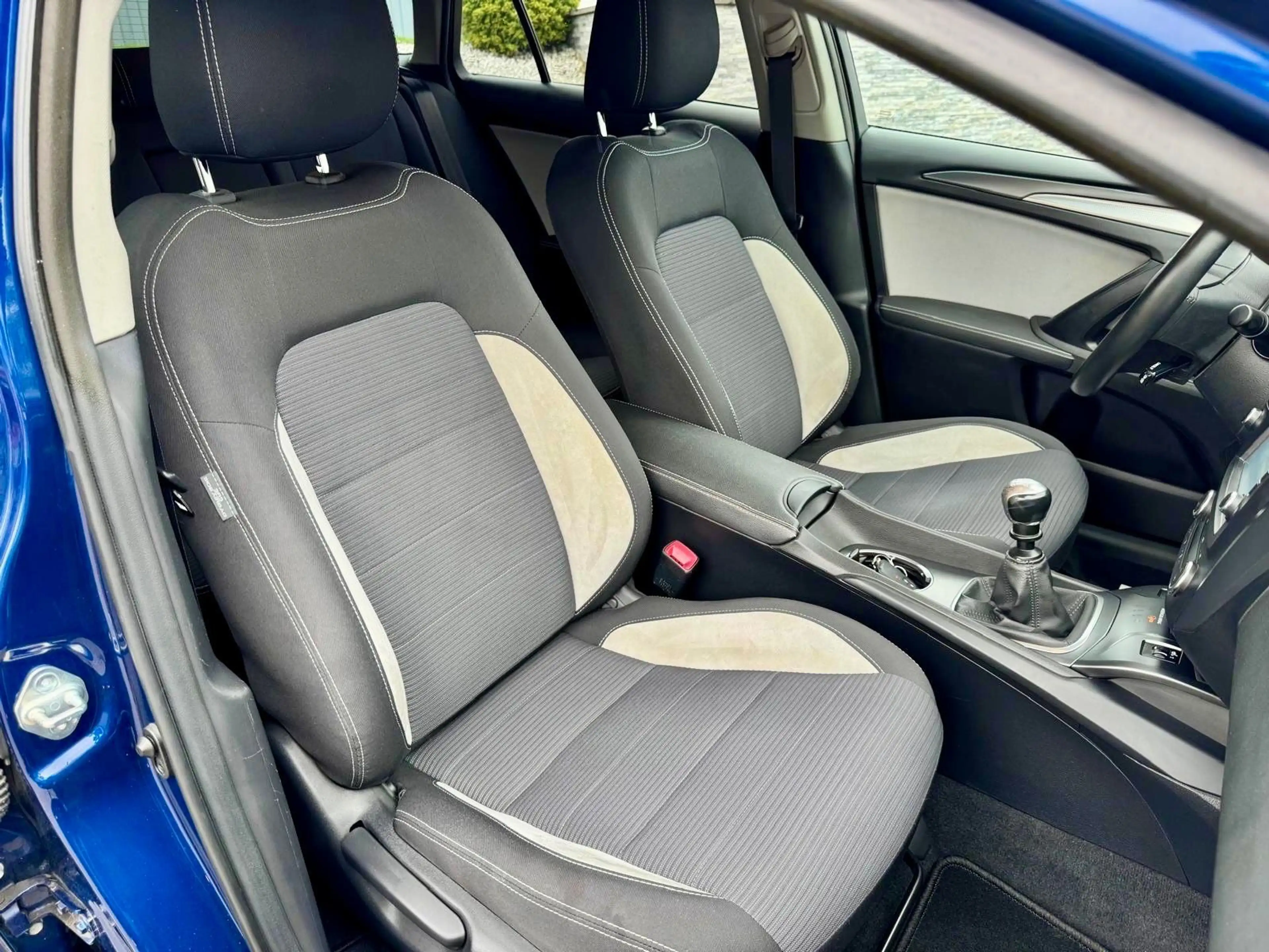 Toyota Avensis Touring Sports Edition-S°Kamera°Navi° — photo 14