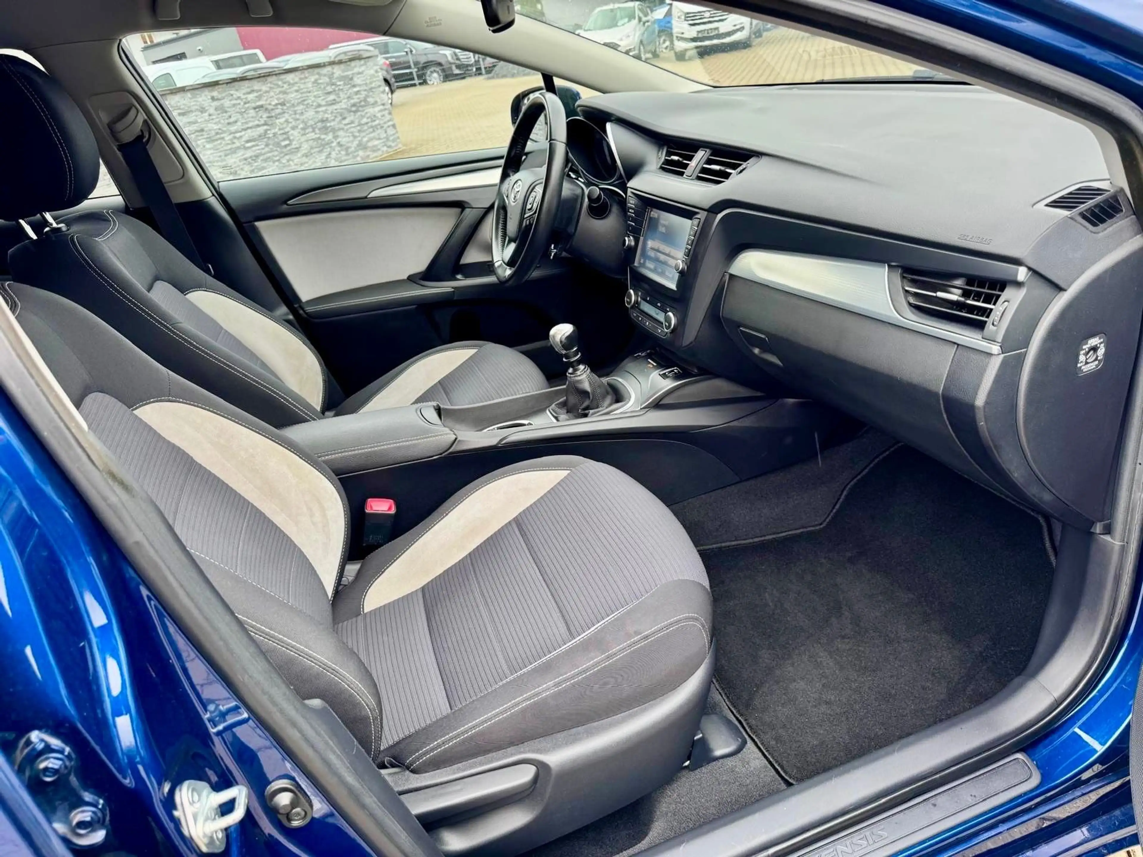 Toyota Avensis Touring Sports Edition-S°Kamera°Navi° — photo 12