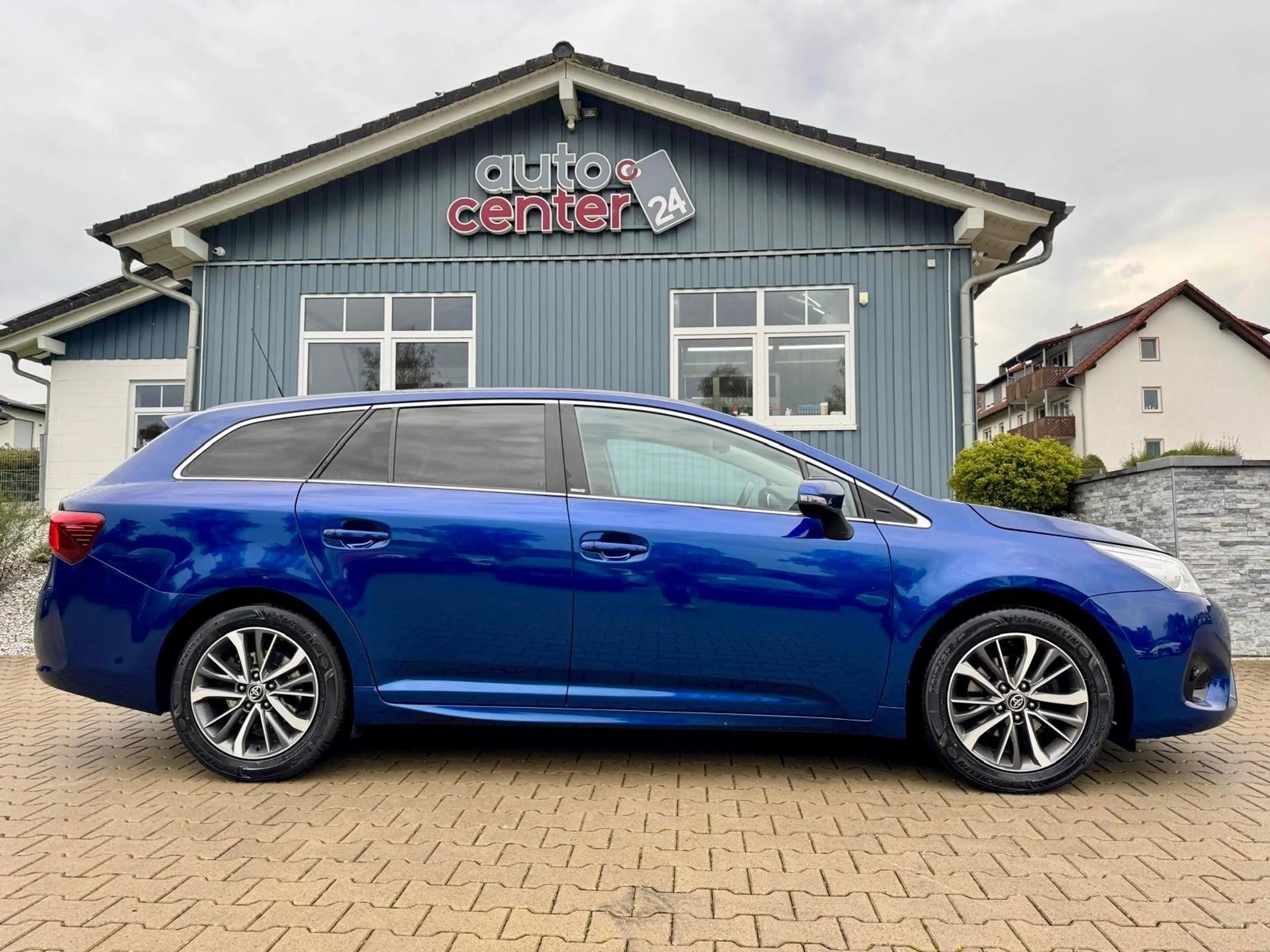 Toyota Avensis Touring Sports Edition-S°Kamera°Navi° — photo 4