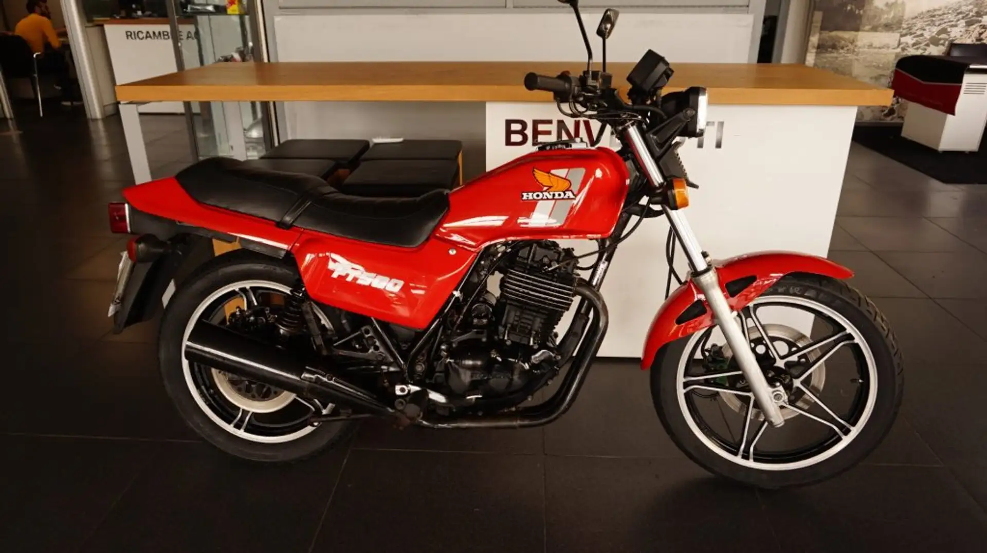 Honda FT 500 . Rood - 1