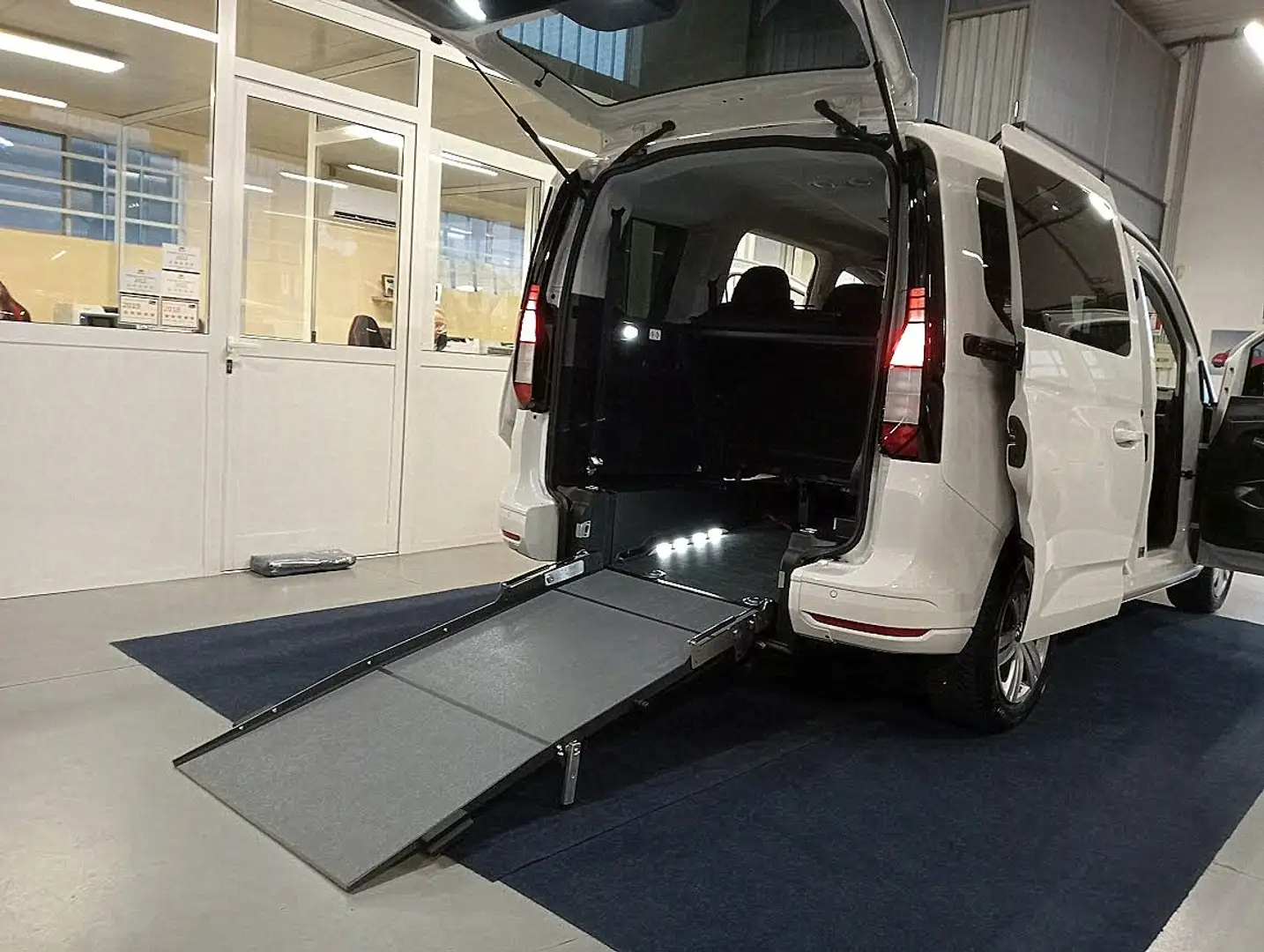 Volkswagen Caddy TDI PIANALE RIBASSATO PEDANA FOCACCIA RAMPA PRONTO Blanco - 1