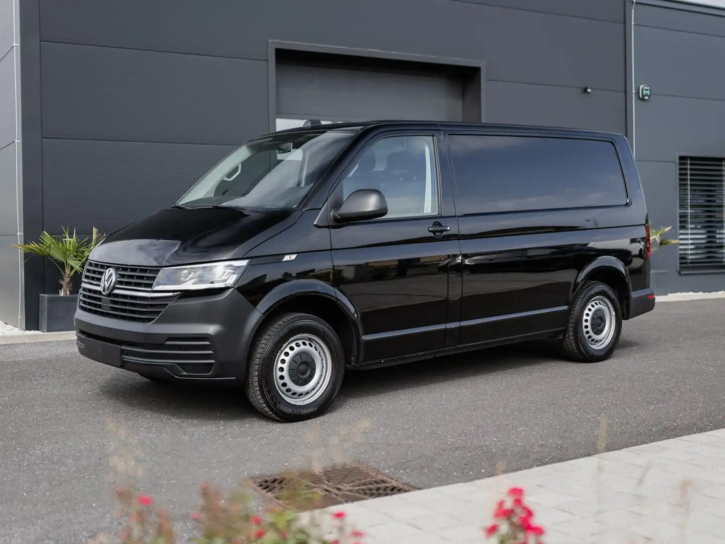 Volkswagen T6.1 Transporter FWD Schwarz - 1