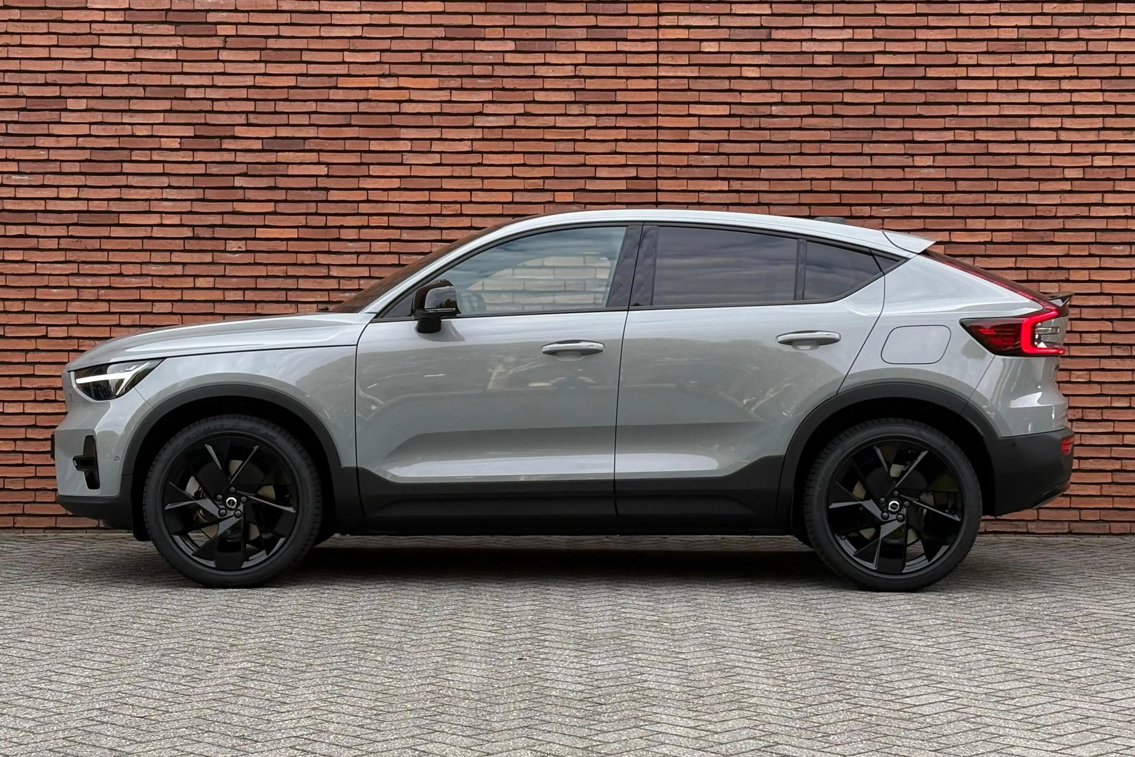 Volvo EC40 Extended Range Plus Black Edition Europa | 360 Gra — photo 9