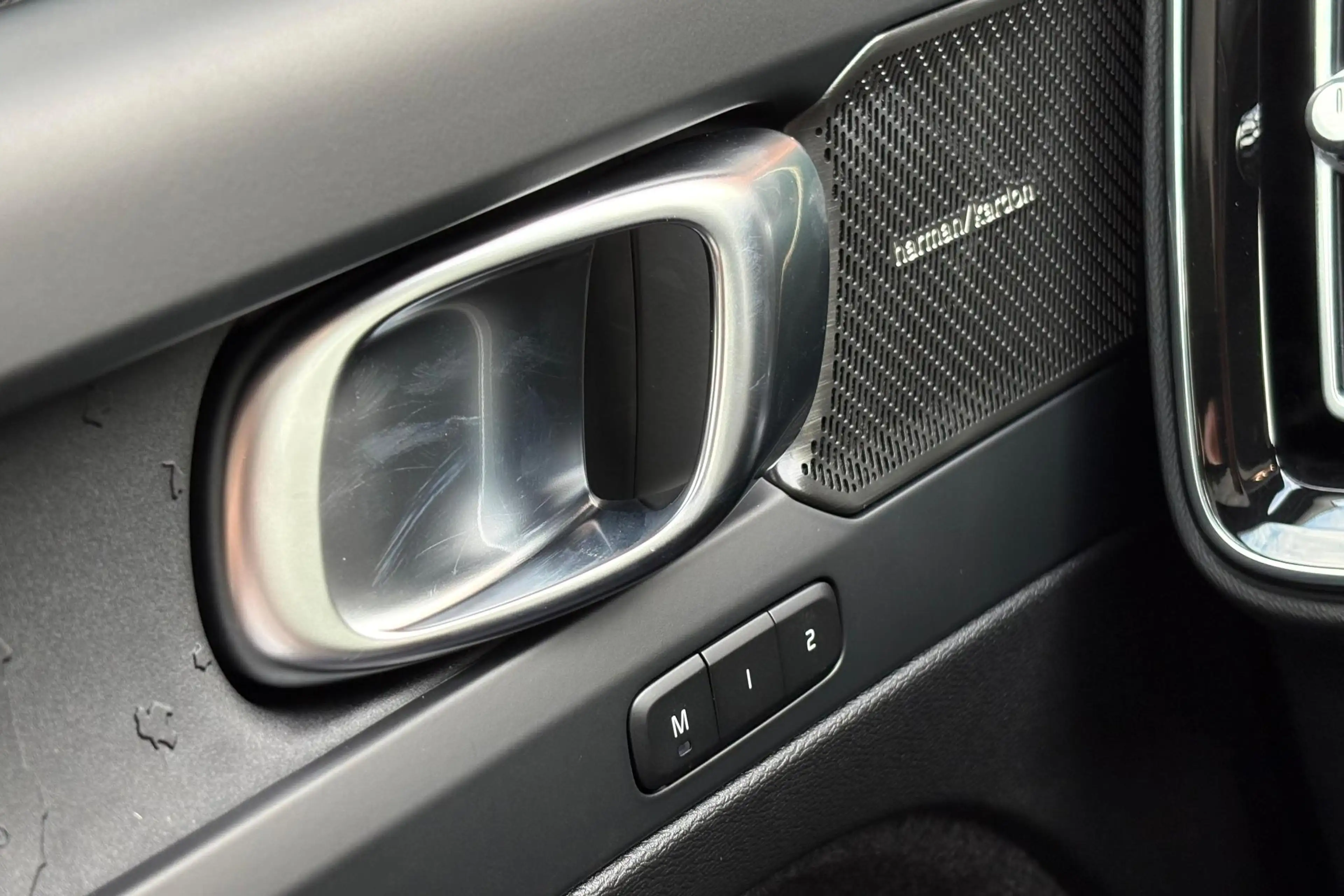 Volvo EC40 Extended Range Plus Black Edition Europa | 360 Gra — photo 12