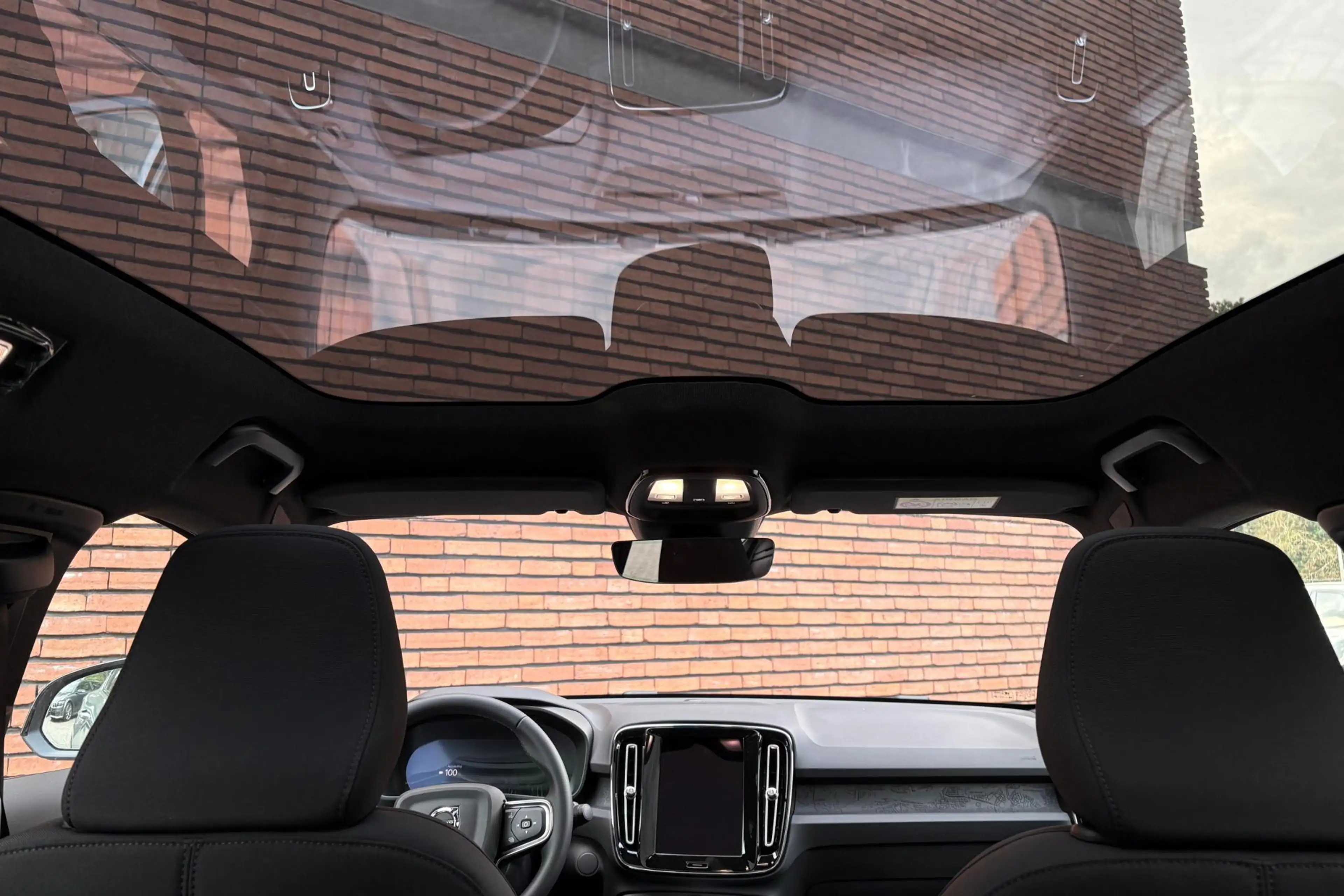 Volvo EC40 Extended Range Plus Black Edition Europa | 360 Gra — photo 10