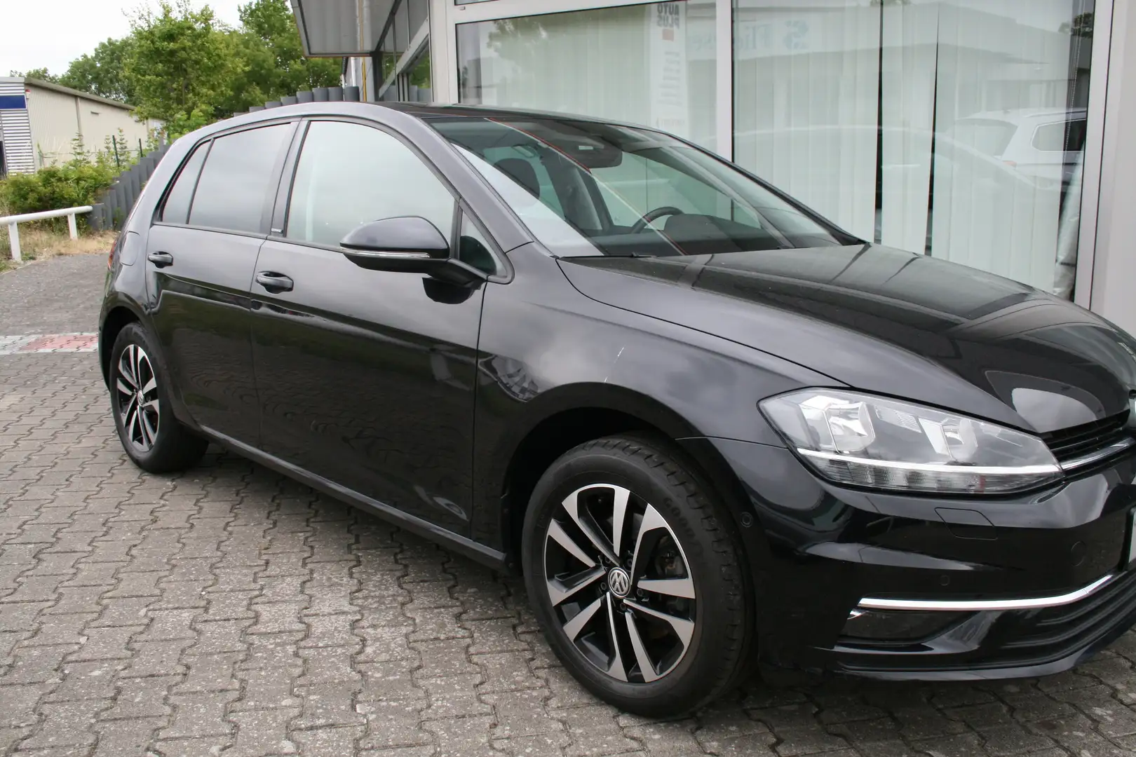 Volkswagen Golf IQ.DRIVE Start-Stopp VII Lim. (BQ1/BE2) Schwarz - 1