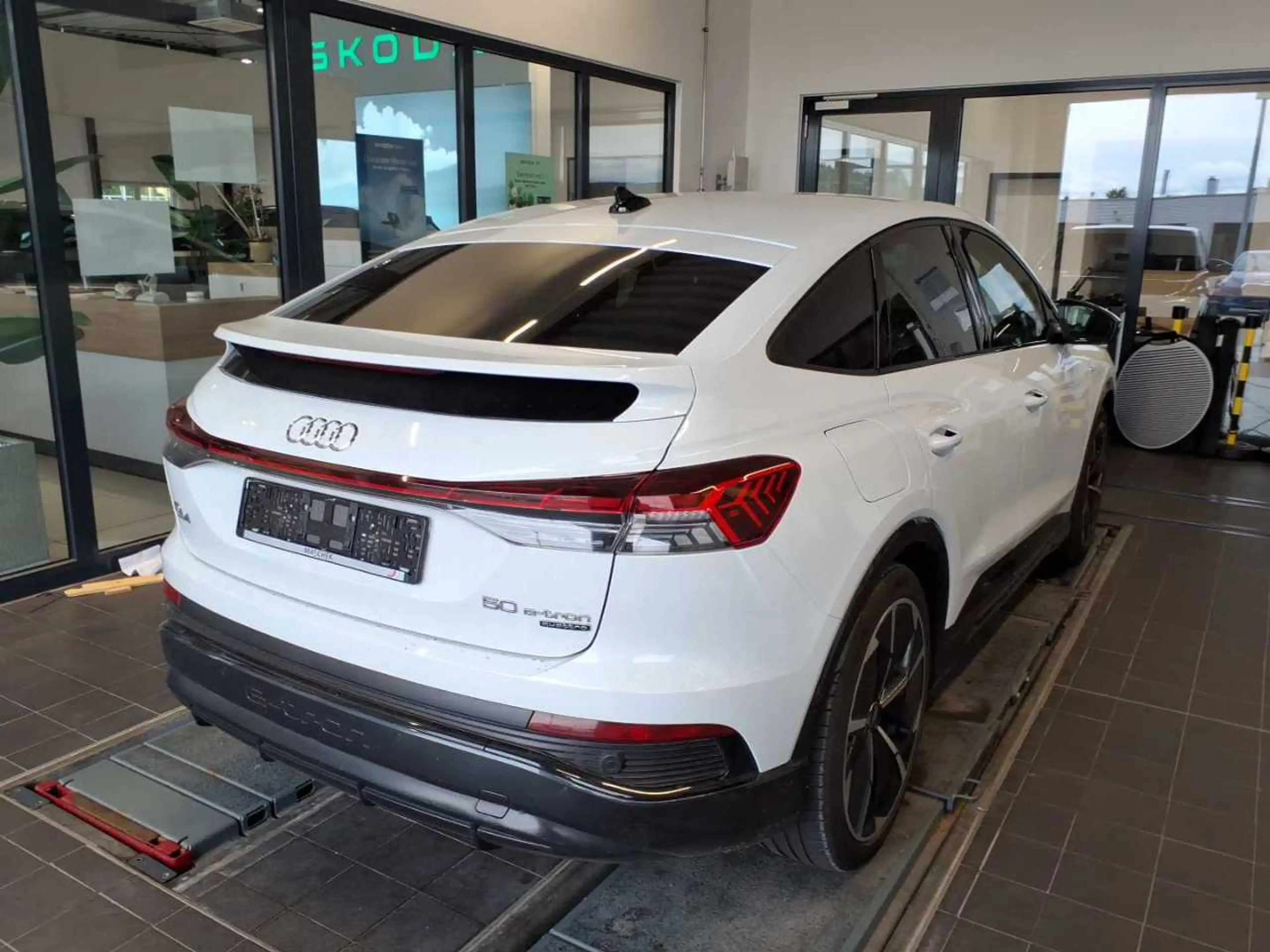 Audi Q4 e-tron Sportback 50 Q 2x S-Line ACC Naviplus Black LM21 K — photo 6
