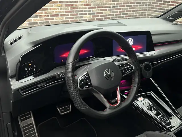 Volkswagen Golf view 3