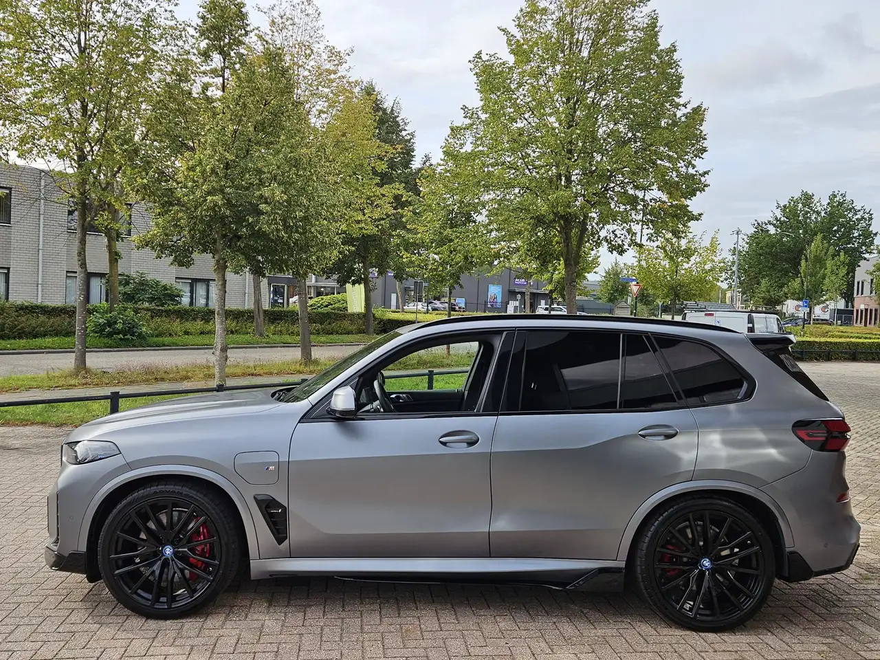BMW X5 xDrive50e Mega Beuker Frozen zilver...., миниатюра 4