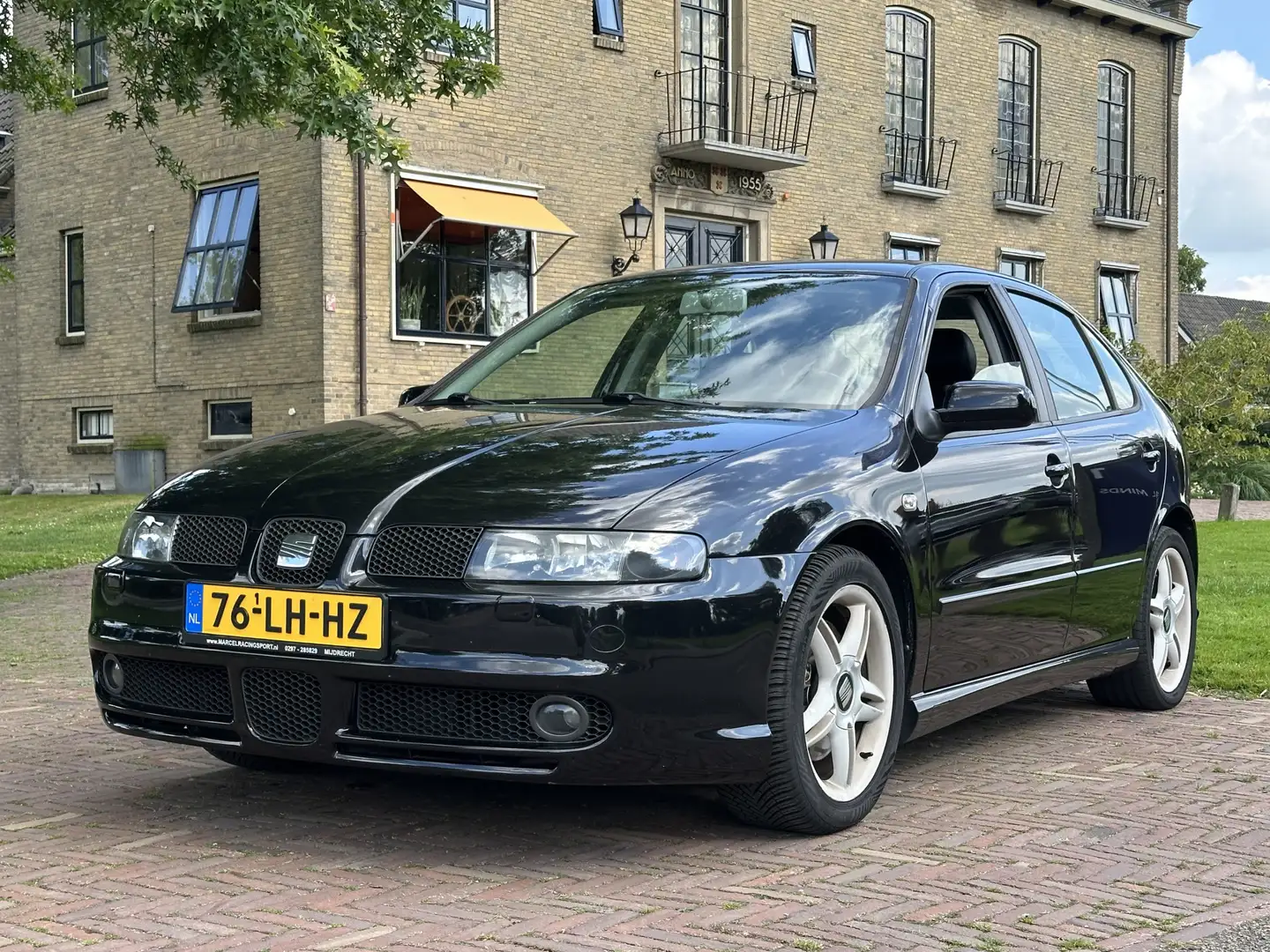 SEAT Leon 1.8-20VT Topsport Nette auto * Leer Zwart - 1