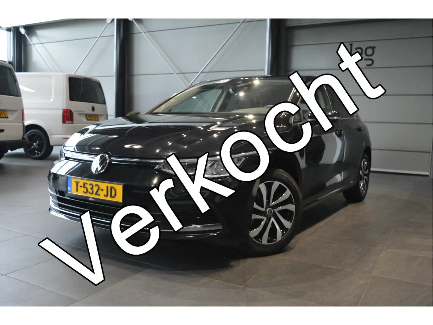 Volkswagen Golf 1.5 TSI ACTIVE navi clima cruise led pdc 150 pk !! Zwart - 1